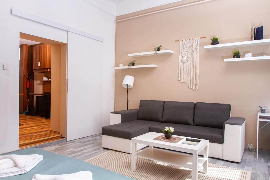 Delej * Budapest